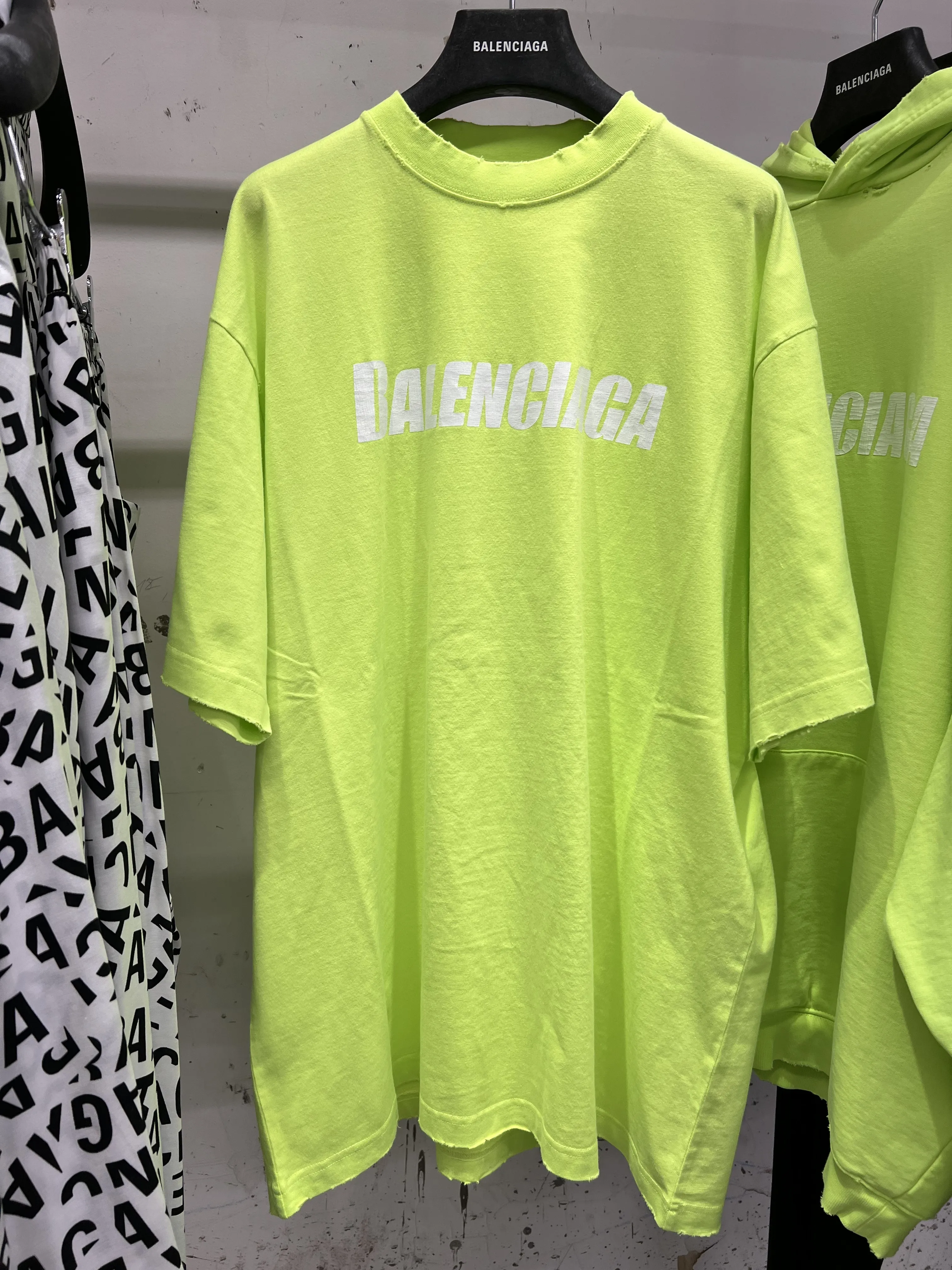 BALENCIAGA  |BALENCIAGA CAPS DESTROYED Oversized T-shirt