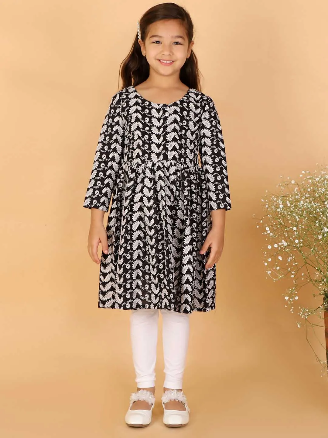 VASTRAMAY Girls Black Pure Cotton Chikankari Kurta With Leggings